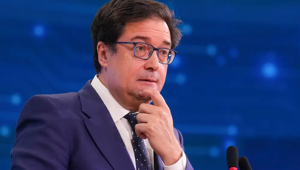 Óscar López participa en la presentación del informe 'IA para periodistas: ¿enemiga o aliada?'