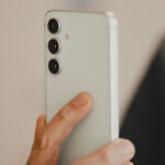 Las tres cámaras traseras del Samsung Galaxy S24 FE