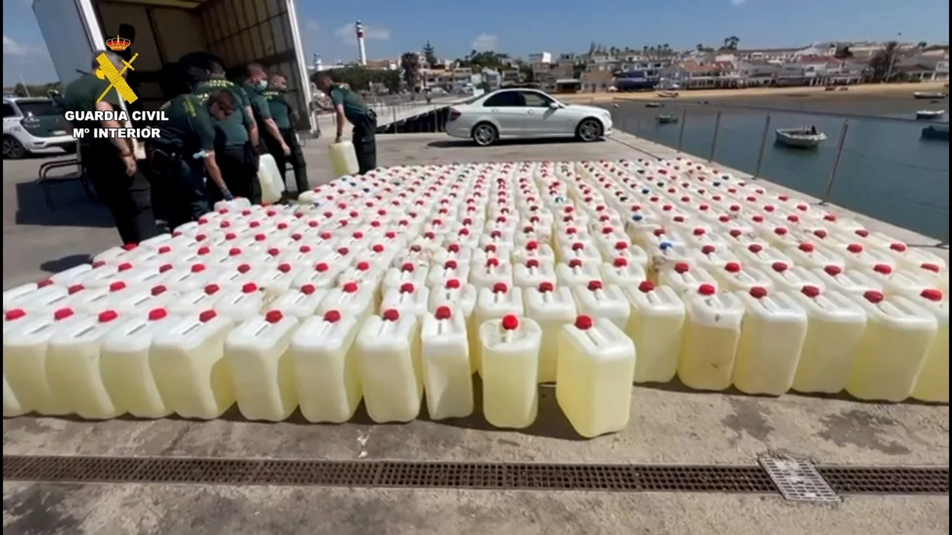 Garrafas de combustible intervenidas