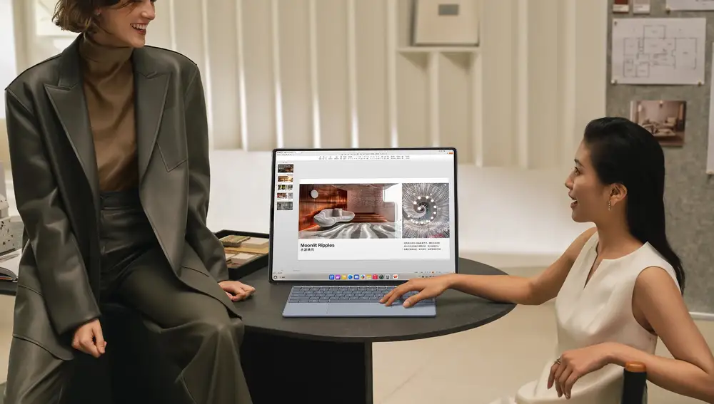 El HUAWEI MateBook Fold completamente desplegado