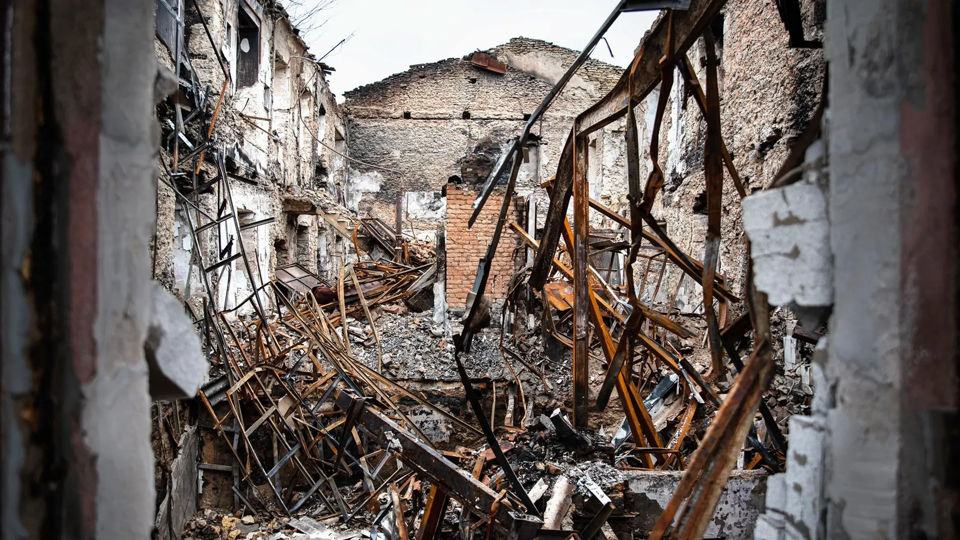 Ucrania.- Muere una persona y tres resultan heridas en un ataque de Rusia contra Jersón, en el este de Ucrania