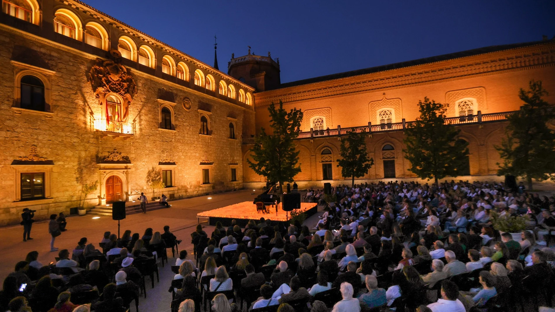 Éxito de Alcalá de Henares: más de 60.000 espectadores copan la Noche en Blanco