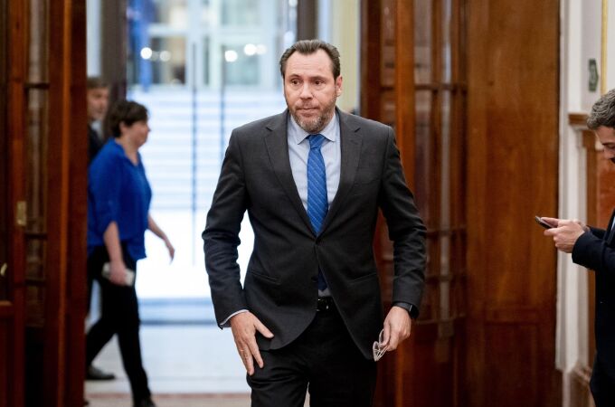 Óscar Puente afirma que no hay solicitantes de asilo durmiendo en Barajas: "Son pobres desatendidos por Madrid"