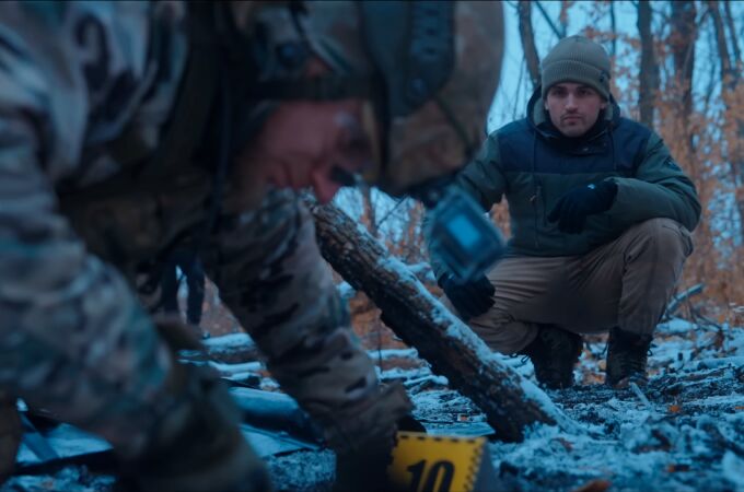 Un youtuber desvela la terrorífica labor de los buscadores de cadáveres en Ucrania: "Son civiles, no militares"