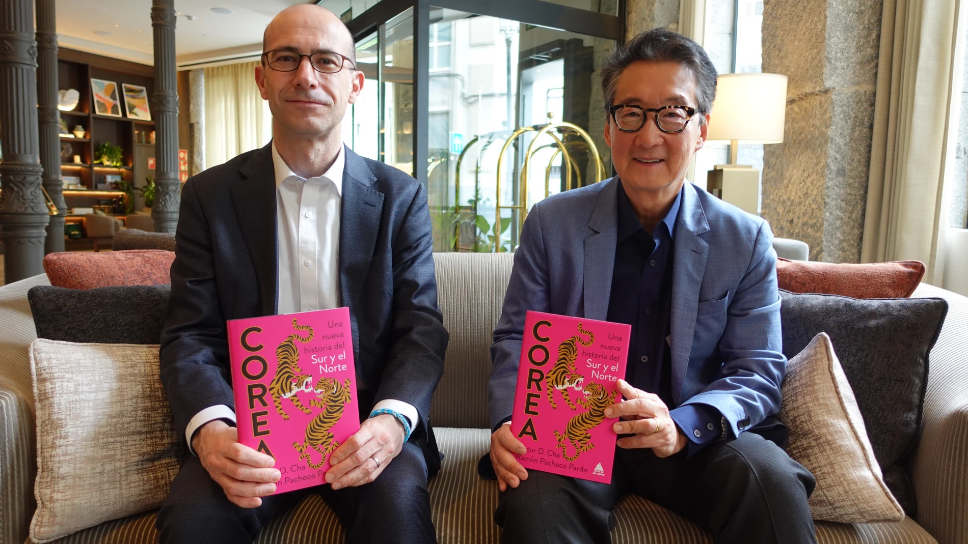 Los expertos en geopolítica Ramón Pacheco Pardo y Victor D. Cha autores del libro «Corea. Una nueva historia del Sur y el Norte» (Ático de los Libros)