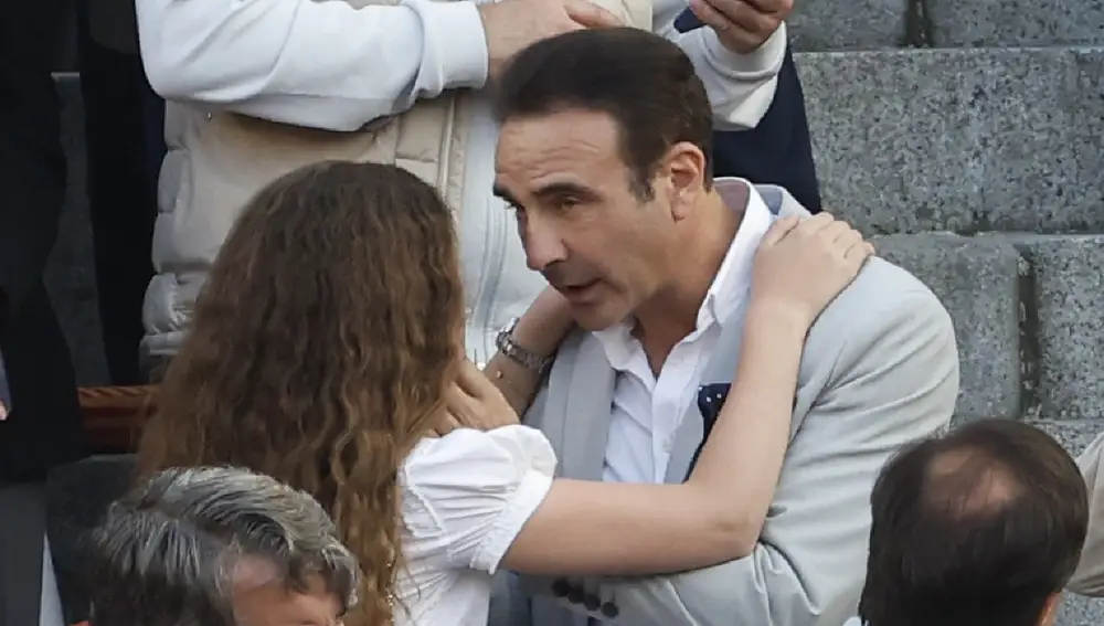 Enrique Ponce junto a su hija en Las Ventas