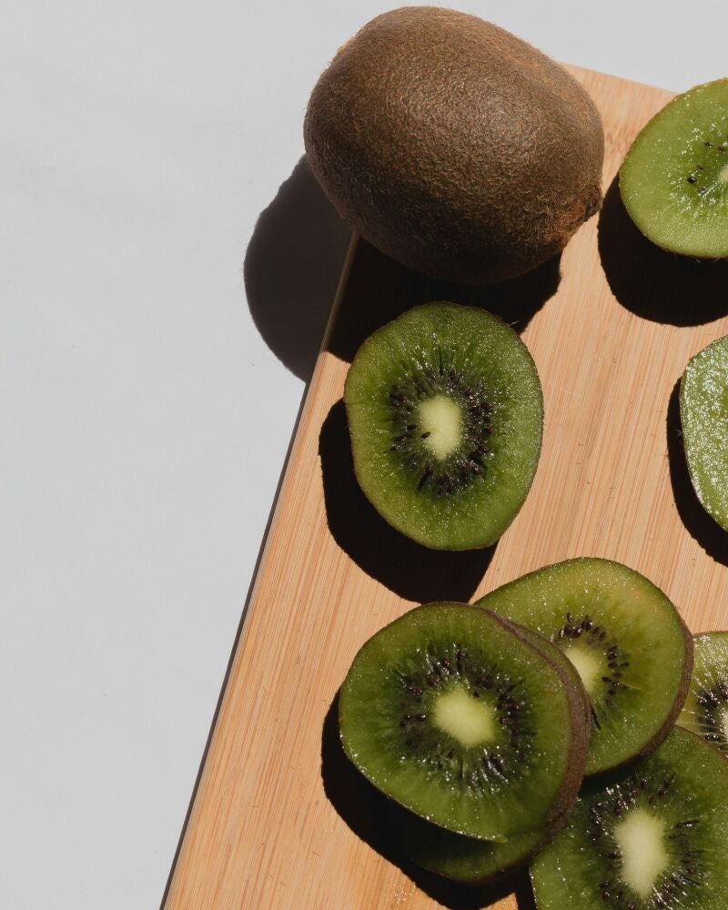 Kiwi: la fruta rica en vitamina C que ayuda a generar colágeno de forma natural