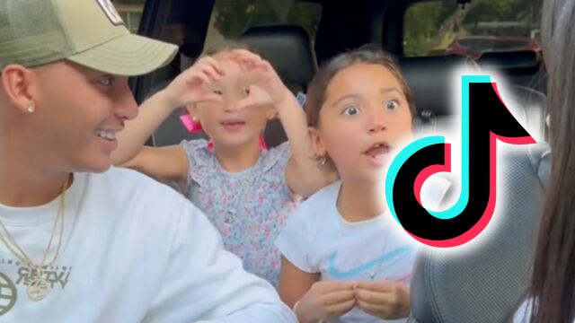 Dos padres se besan delante de sus hijas y la reacción de las niñas se hace viral en TikTok: "¡Voy a ser una nena buena y soltera!"