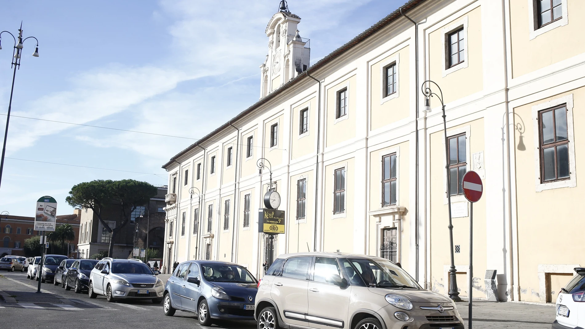 Exterior del hospital San Giovanni Addolorata, en la capital romana