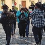 En la imagen, N.T.G., acusada de suministrar burundanga a siete personas para después sustraer su dinero, a su llegada a la Audiencia Provincial de León.