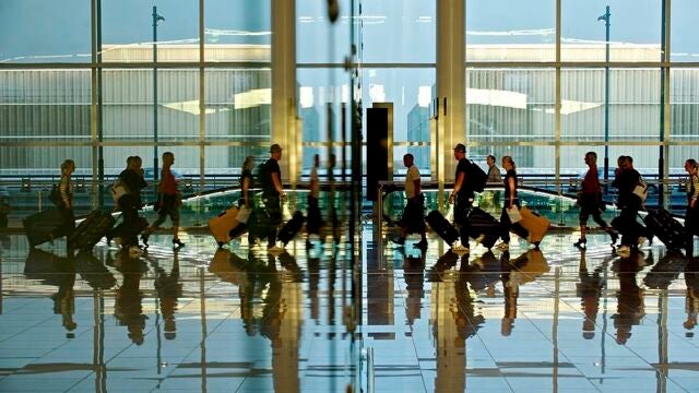 Economía.- Una avería del control de tráfico en el aeropuerto de París-Orly provoca 23 cancelaciones de vuelos en España