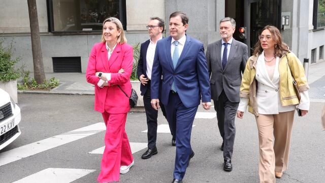 Alfonso Fernández Mañueco asiste a la Junta Directiva del PP Nacional junto a Isabel Blanco, Ricardo Gavilanes, Francisco Vázquez y María González Corral