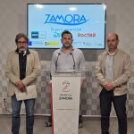 Carlos Sánchez (director de Naturcyl), Víctor López de la Parte (vicepresidente primero y diputado de Educación, Cultura y Turismo) y Javier Domínguez Rodríguez (astrofísico y director del Observatorio de Sobradillo de Palomares)