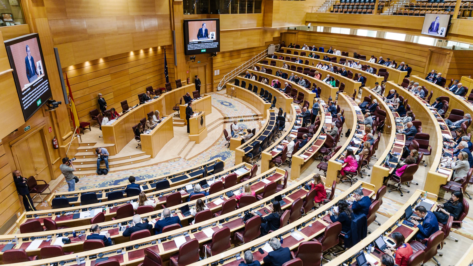 El senador del Partido Popular Gerardo Camps, interviene durante una sesión de control al Gobierno, en el Senado, a 20 de mayo de 2025, en Madrid (España). El Partido Popular ha vuelto a llevar a la sesión de control al Gobierno del Senado el rescate de Air Europa y los mensajes del exministro José Luis Ábalos, entre otras cuestiones, como la atención que recibieron los pasajeros de tren durante el apagón del 28 de abril. 20 MAYO 2025;SENADO;SENADORES;SESIÓN DE CONTROL;GOBIERNO;MINISTROS; C...