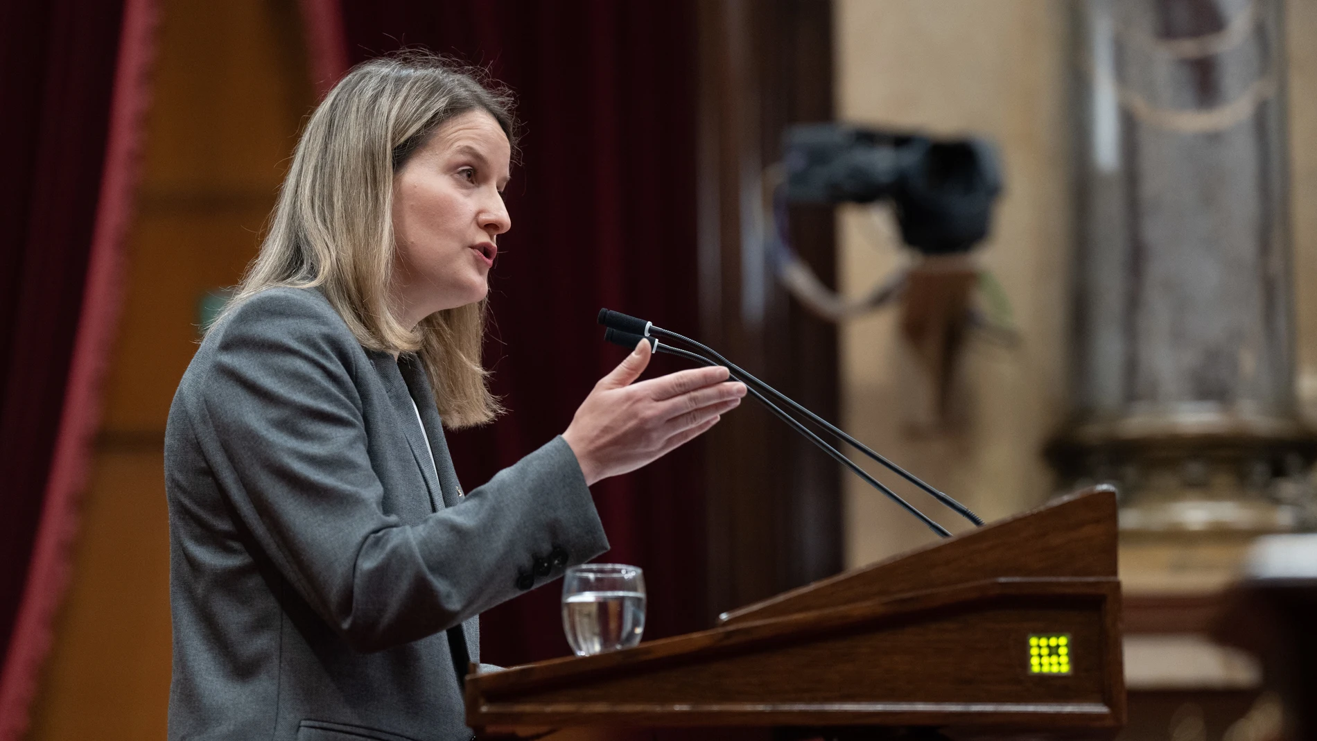 La consellera de Derechos Sociales e Inclusión de la Generalitat, Mònica Martínez Bravo, en una intervención en el Parlament DAVID ZORRAKINO - EUROPA PRESS 20/05/2025