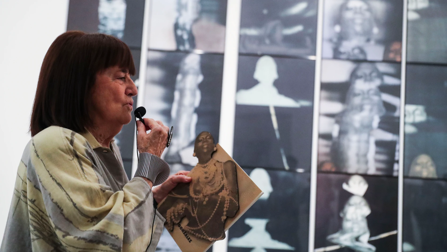 MADRID, 20/05/2025.- La artista Marisa González durante la presentación este martes de la exposición antológica 'Marisa González. Un modo de hacer generativo', en el Museo Reina Sofía. EFE/Alberto Aguado