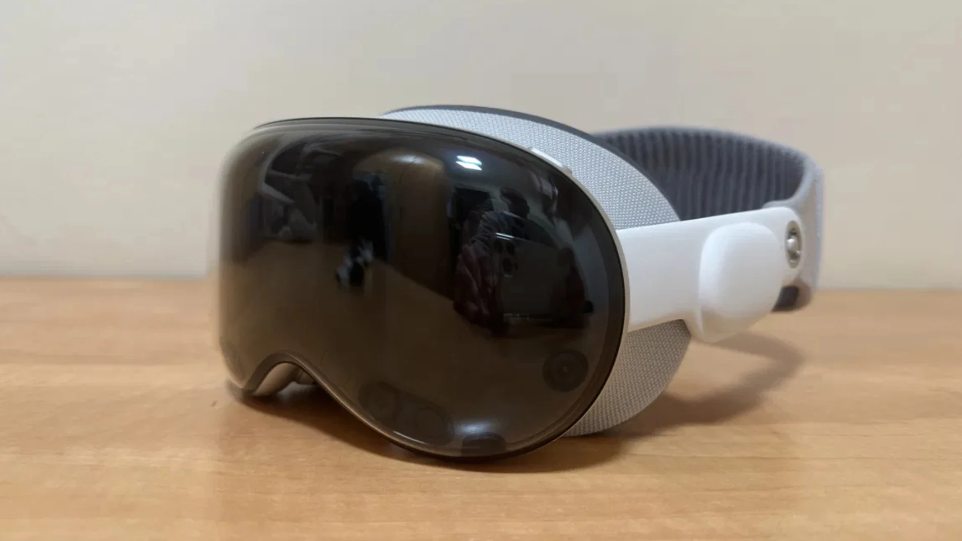 El Apple Vision Pro es un visor de realidad mixta que no ha convencido a sus propietarios