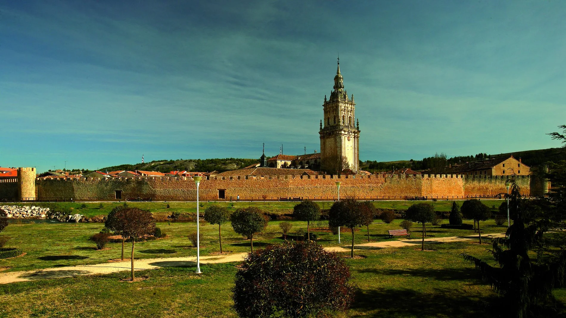 Vistas de la muralla y la Catedral de El Burgo de Osma
