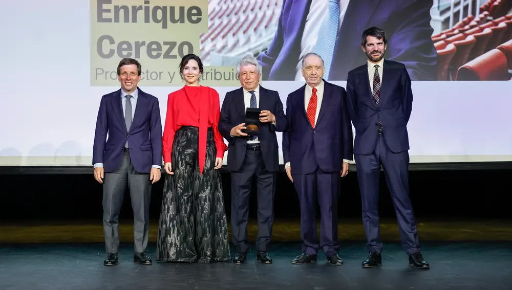 Enrique Cerezo recibe Medalla de Oro 2025