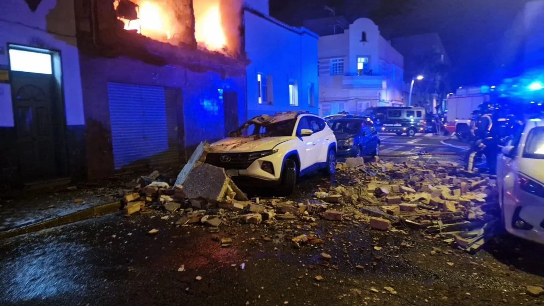 Un fallecido tras una explosión y un incendio en una vivienda de La Laguna