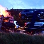 Arde un camión que transportaba coches eléctricos en La Bigonia (Soria)