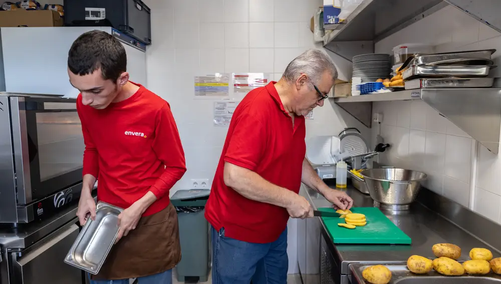 Primera cafetería gestionada por personas con discapacidad en el Centro Cultural Gloria fuertes @ Gonzalo Pére