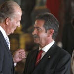 El Rey Juan Carlos junto a Miguel Ángel Revilla en una imagen de archivo
