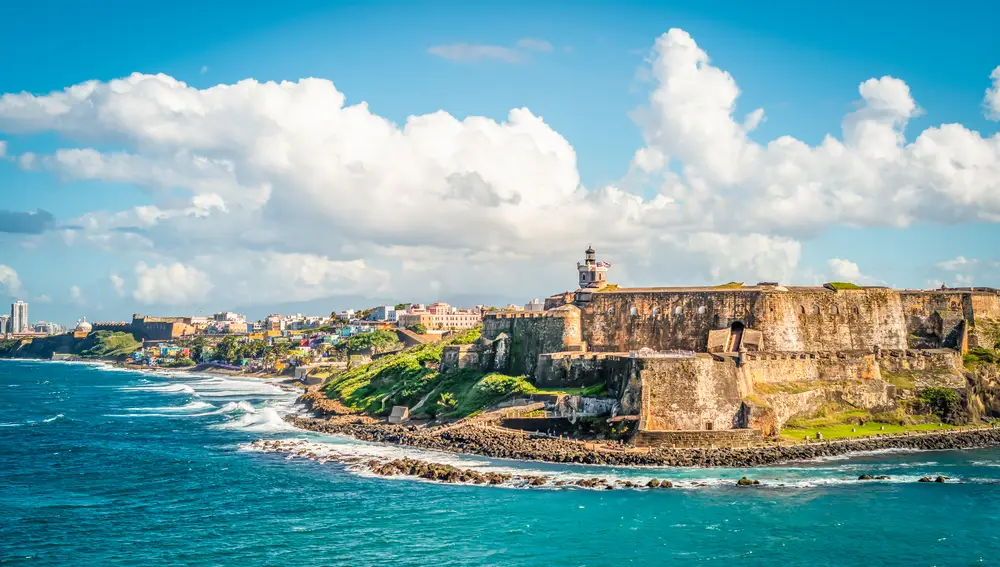 Vista del casco antiguo y castillo de San Felipe del Morro de San Juan, Puerto Rico
