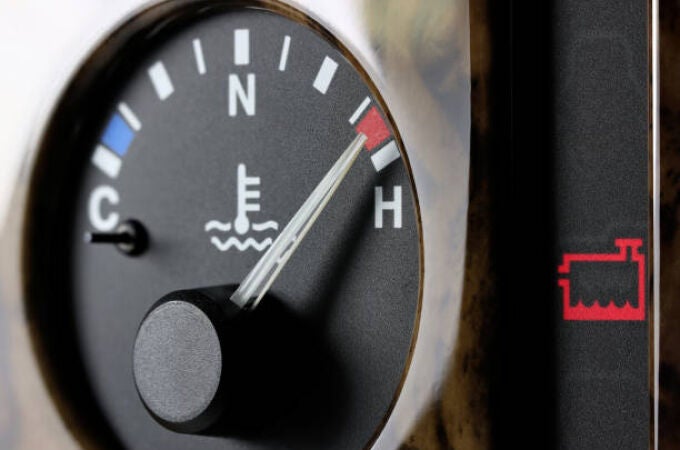 Por qué es importante la temperatura del motor durante un cambio de aceite