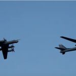 Dos bombarderos estratégicos TU-95MS sobre el Mar de Barens