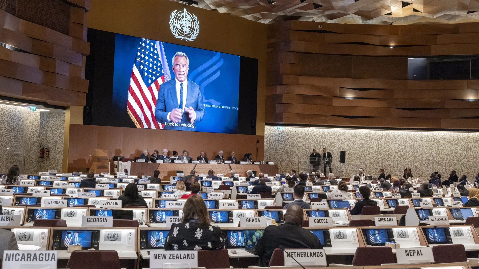 Geneva (Switzerland), 20/05/2025.- US Secretary of Health Robert Kennedy Jr. delivers a statement on a video about the historic agreement on how to combat future pandemics, aimed at avoiding a repeat of the mistakes made during the Covid-19 crisis, during the 78th World Health Assembly (WHA78) at the European headquarters of the United Nations in Geneva, Switzerland, 20 May 2025. (Suiza, Ginebra) EFE/EPA/MAGALI GIRARDIN