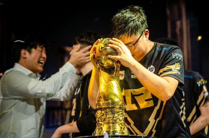 Uzi se une al Hall of Legends
