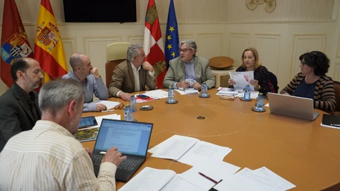 Reunión del jurado presidido por Juan Manuel de Prada