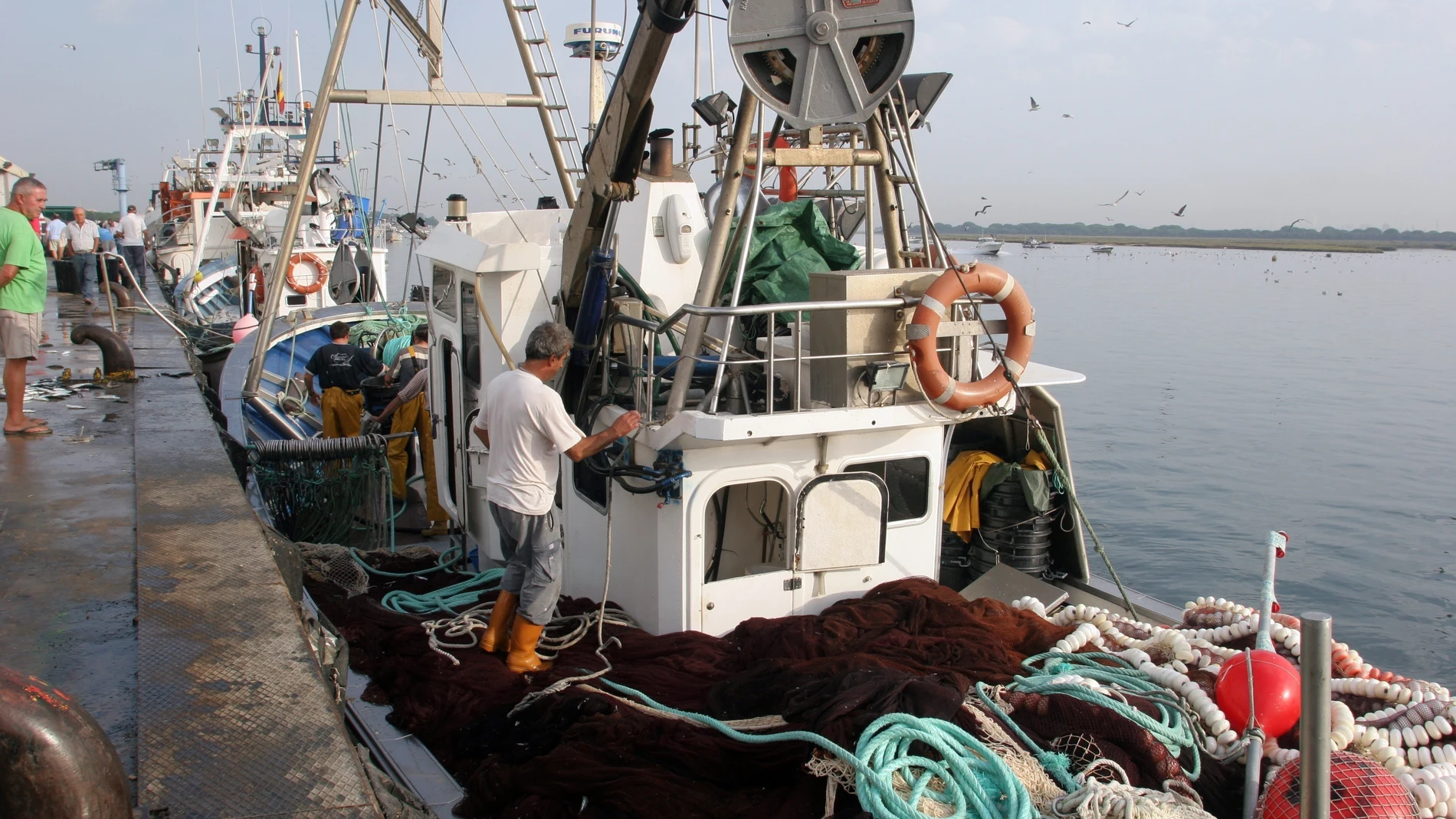 Barco pesquero en aguas andaluzas