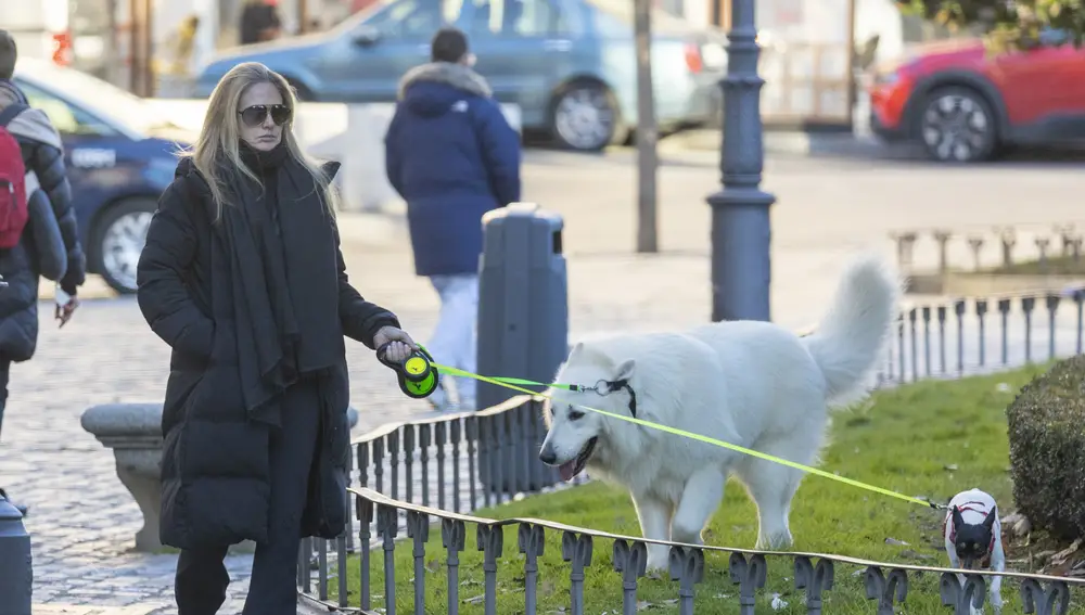 Genoveva Casanova con sus perros en una imagen de archivo