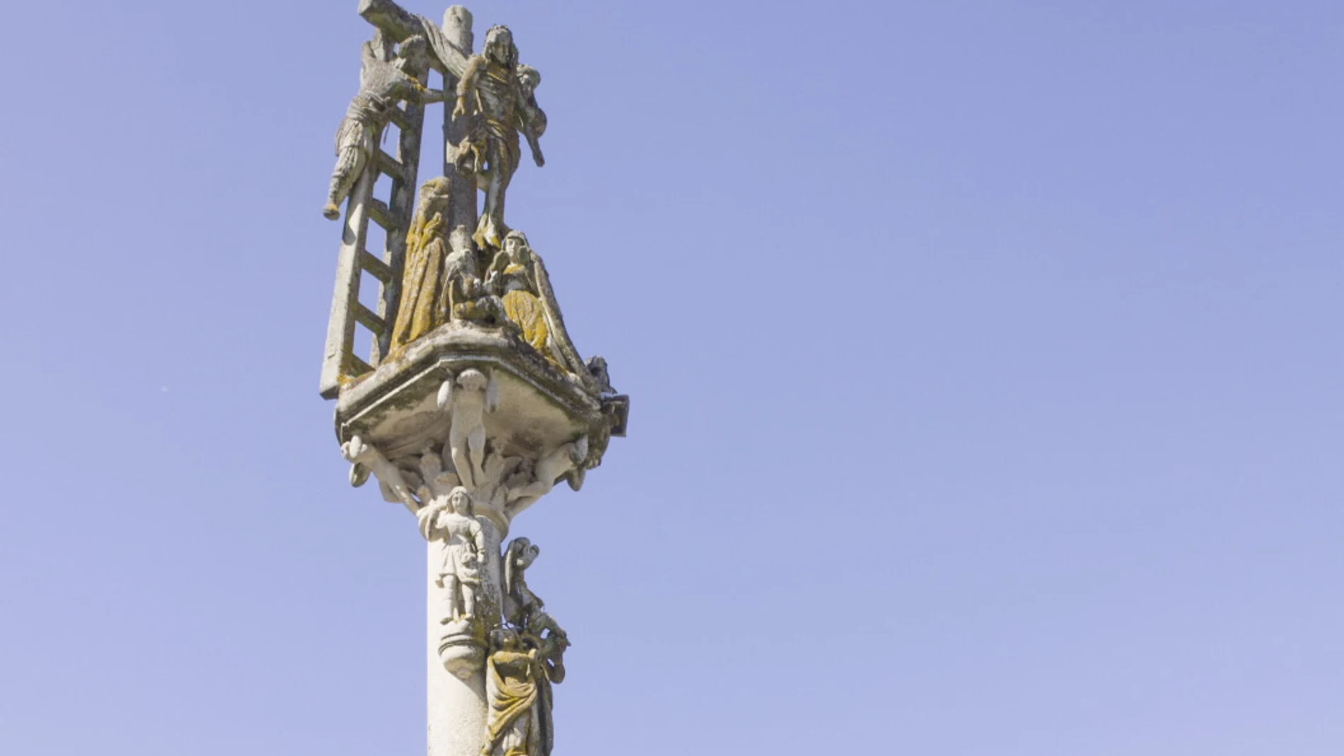Este cruceiro pontevedrés es la cumbre del arte popular gallego en piedra