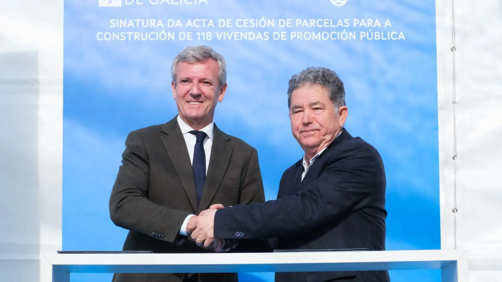 Alfonso Rueda y Miguel Anxo Fernández Lores en la firma del convenio