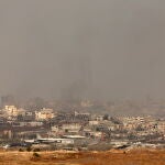 Columnas de humo por los bombardeos israelíes en el norte de la Franja de Gaza