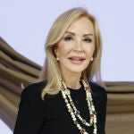 Carmen Lomana con vestido negro.
