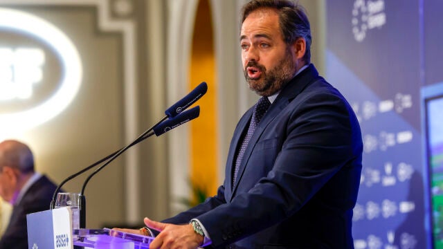 El líder de los populares de Castilla-La Mancha, Paco Núñez, protagoniza un desayuno informativo en Madrid