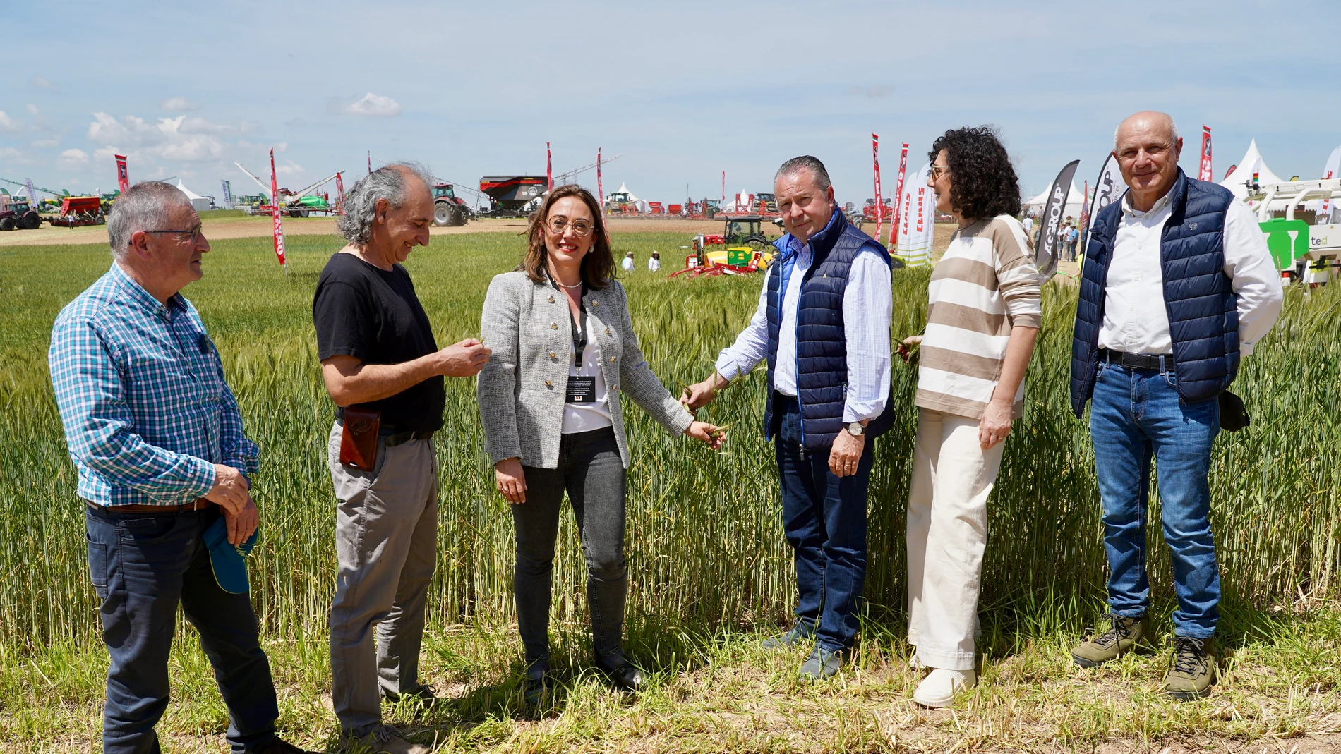 González Corral visita la feria Demoagro junto a los líderes agrarios