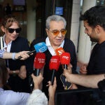 Familiares y amigos le dan el último adiós a Mariano Ozores