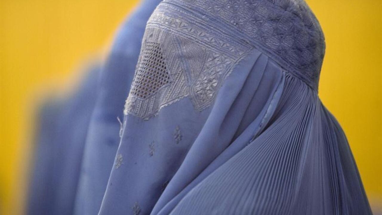 Cómo someter a una mujer en 2025