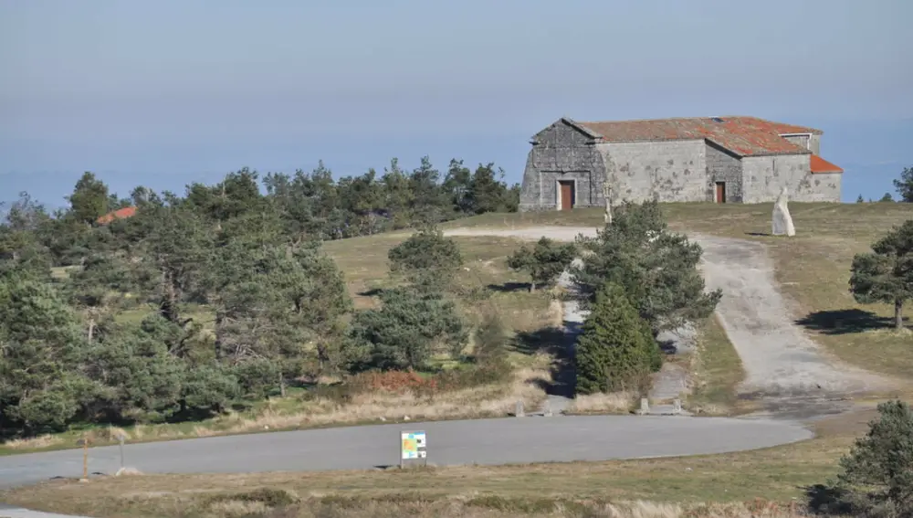 Vista de la Ermita de Nosa señora do Faro