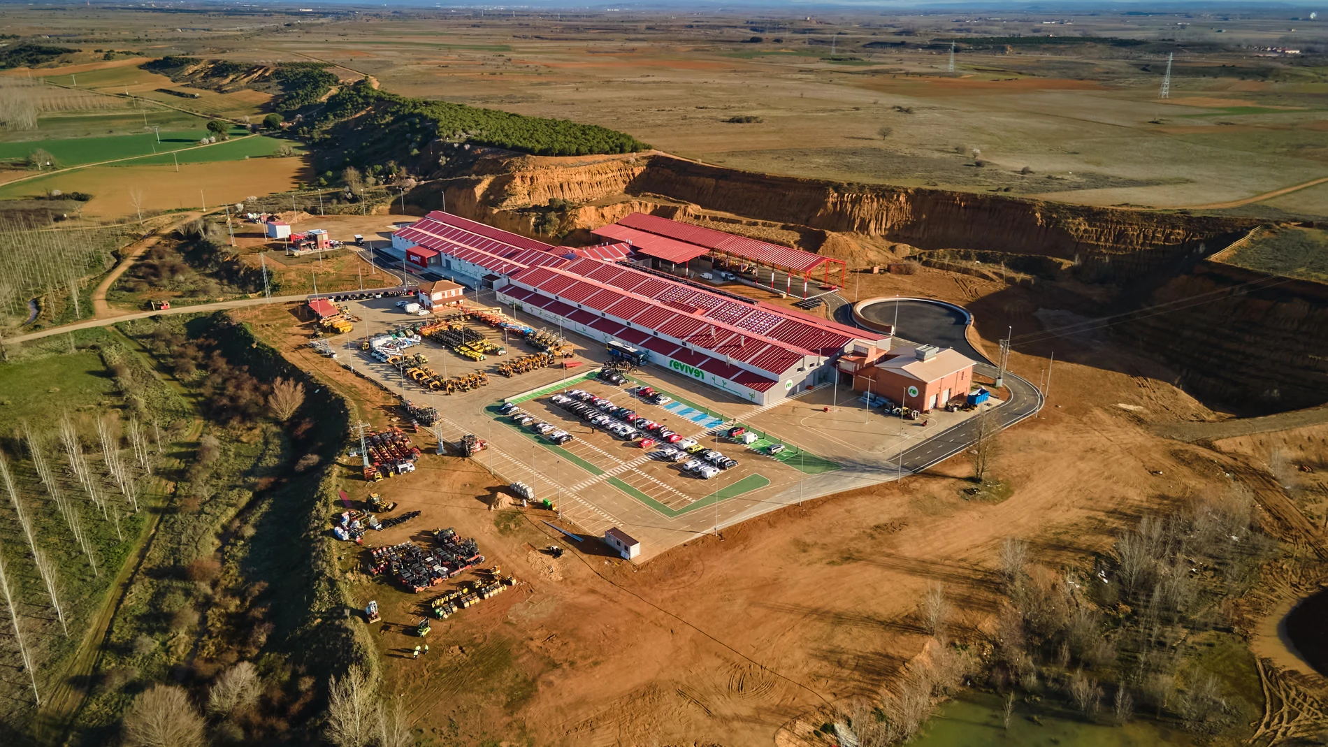Imagen área de la fábrica de Reviver en el municipio leónes