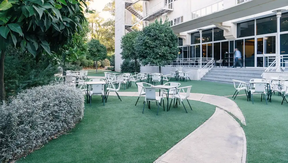 El Hotel Silken Al-Ándalus Palace cuenta con 15.000 metros cuadrados de jardines