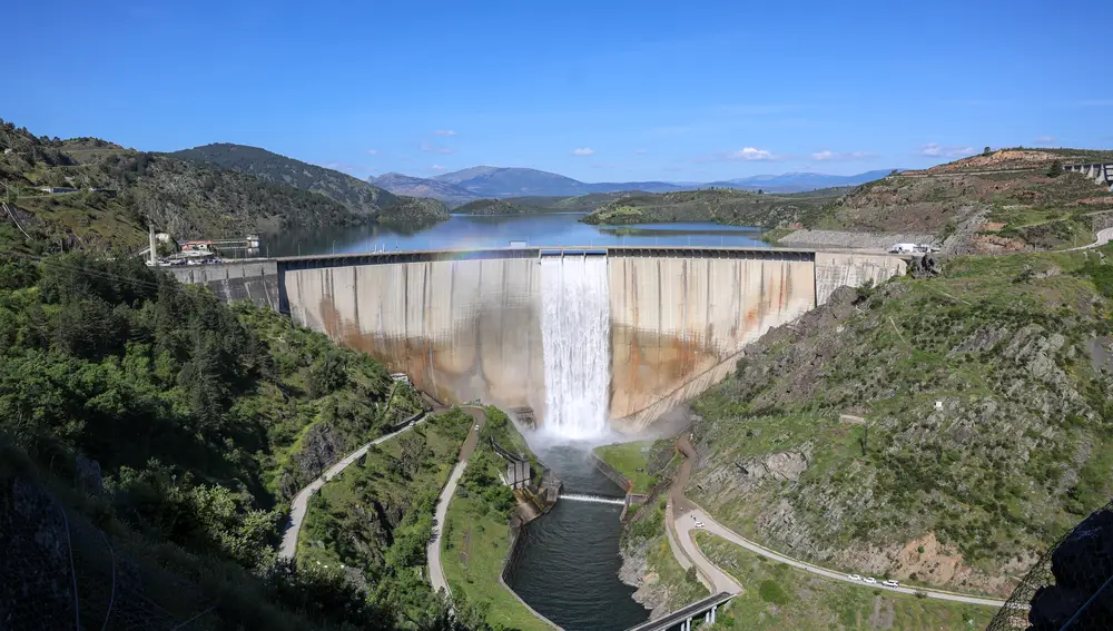 Ayuso preside la reunión del Consejo de Gobierno en el embalse de El Atazar