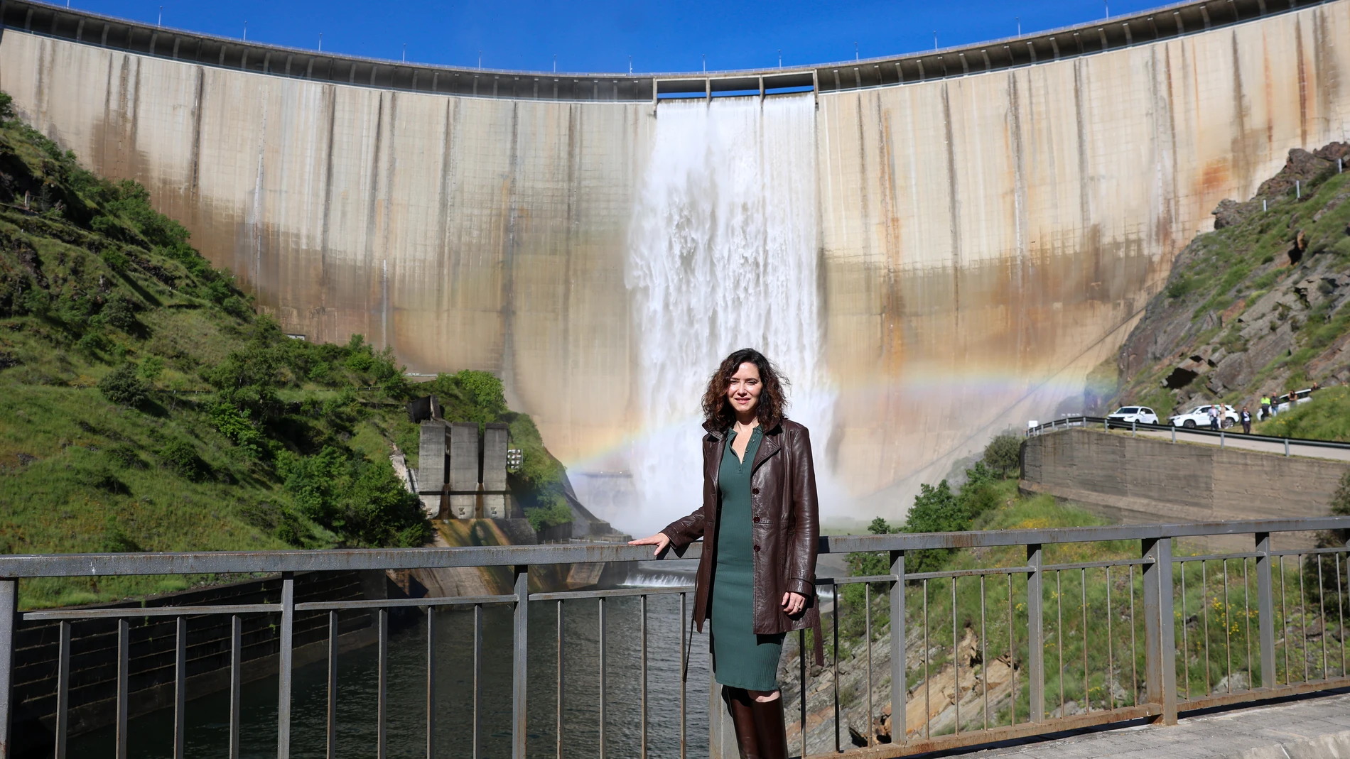 La presidenta de la Comunidad de Madrid, Isabel Díaz Ayuso, durante la reunión extraordinaria del Consejo de Gobierno celebrada en el embalse de El Atazar, a 20 de mayo de 2025, en Madrid (España). El encuentro se ha realizado con motivo del histórico desembalse del embalse por el aliviadero superior, tras alcanzar su máximo nivel de almacenamiento de 425 hectómetros cúbicos, algo que solo ha ocurrido en dos ocasiones anteriores (1988 y 1991). El proceso, que se mantendrá durante varios días,...