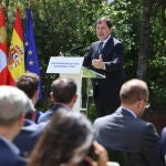 El presidente de Castilla y León, Alfonso Fernández Mañueco, durante el acto en La Raya
