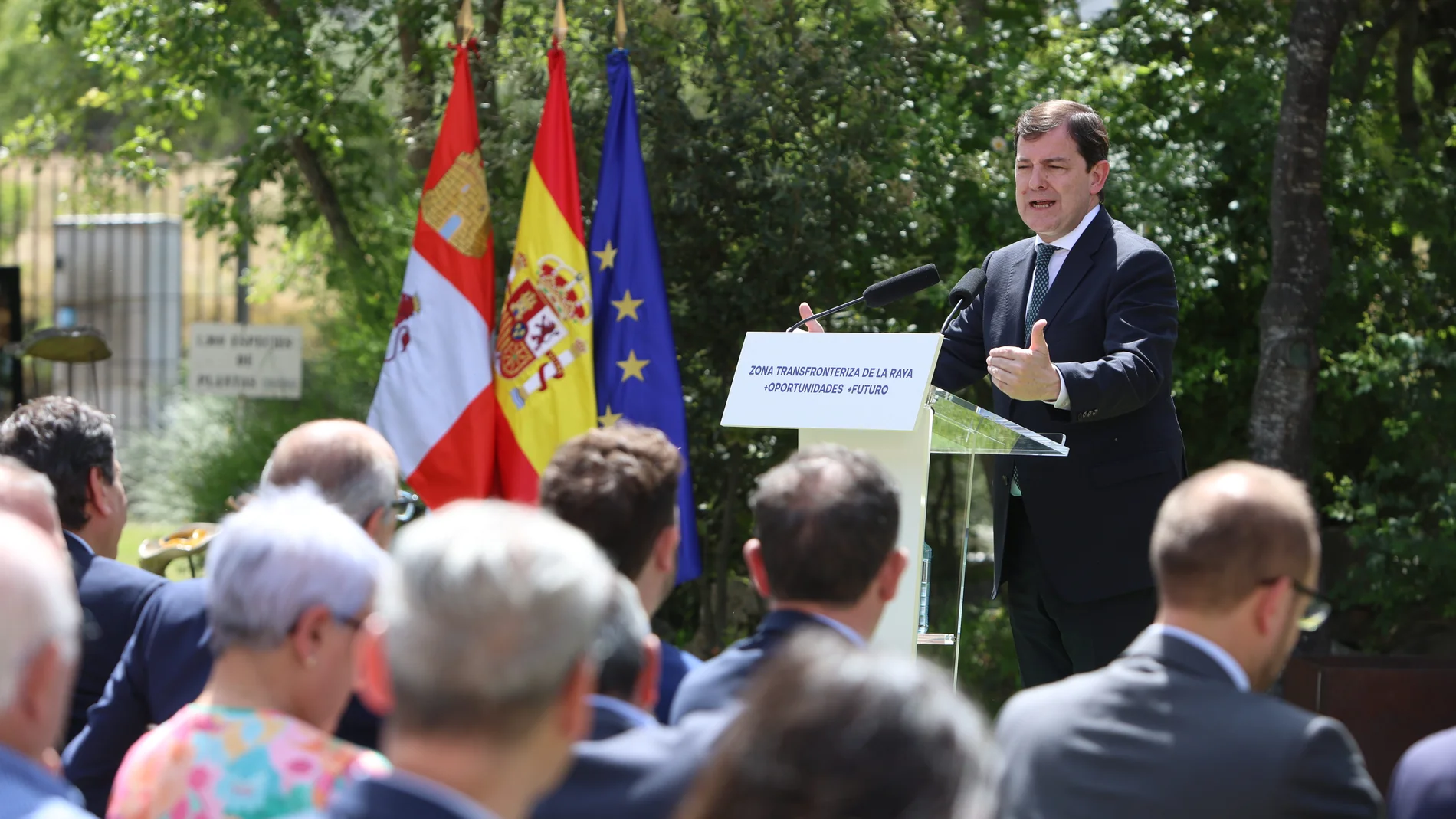 El presidente de Castilla y León, Alfonso Fernández Mañueco, durante el acto en La Raya